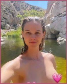 Meghan King Confirms That She Went Naked Hiking At Joshua Tree Spotinate